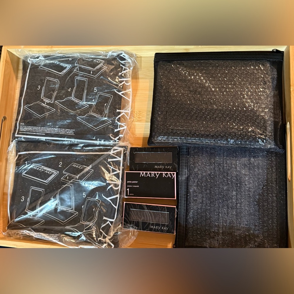 Mary Kay Travel Folding Mirror With Tray and Mesh Bag (4) And Petite Palette (2)